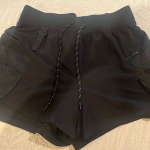 WovenAir High-Rise Hiking Short 4" -worn once